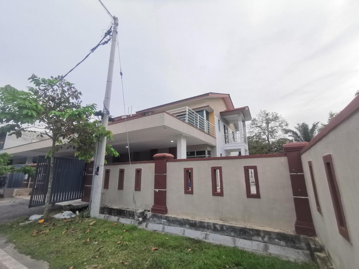 Oyo Homes 90524 D'J Pegaso Serom Homestay Muar Eksteriør billede